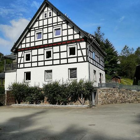 Apartment Am Felsen Zueschen Winterberg Exterior foto
