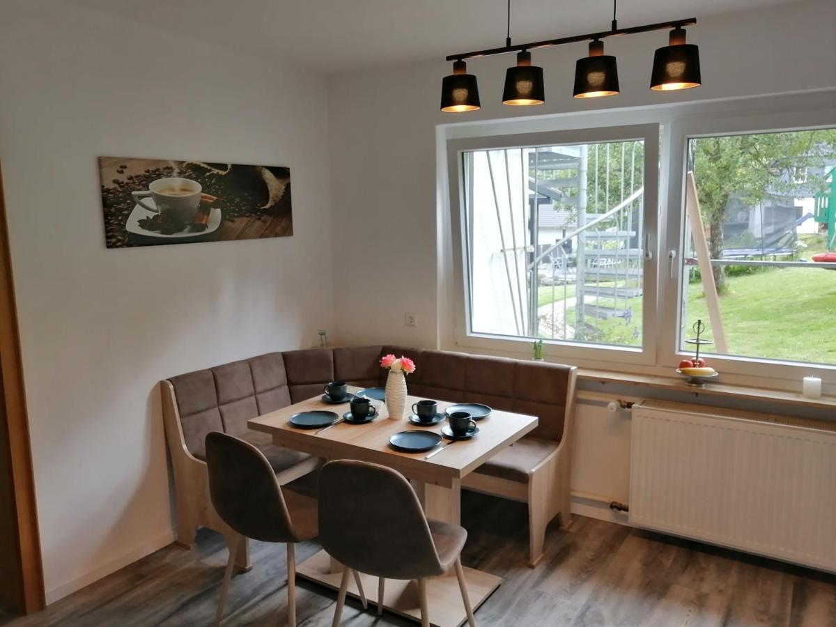 Apartment Am Felsen Zueschen Winterberg Exterior foto