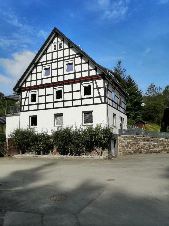 Apartment Am Felsen Zueschen Winterberg Exterior foto
