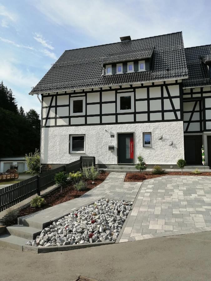 Apartment Am Felsen Zueschen Winterberg Exterior foto